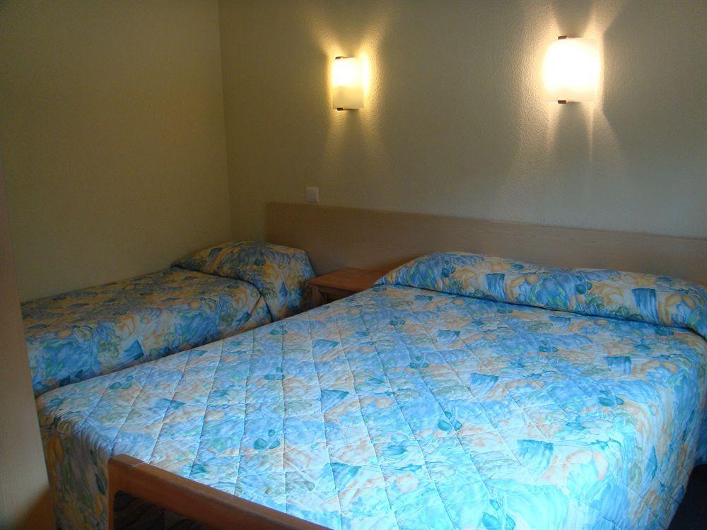 Hotel Eco - A75 Banassac Екстер'єр фото